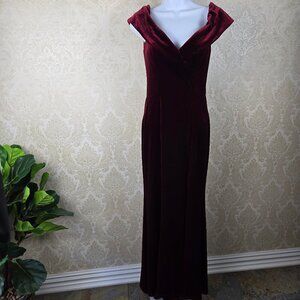 Avery G Size 0 Maroon Velvet On/Off Shoulder Formal Dress Gown Front Slit Train